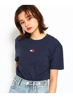 TOMMY JEANS バッジロゴTシャツ トミーヒルフィガー トップス カットソー・Tシャツ ネイビー ベージュ カーキ レッド【送料無料】