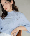 組曲 L 【WEB限定色あり】エンブロイダリーレースハイネック ブラウス クミキョク トップス シャツ・ブラウス ホワイト ブラック ピンク【送料無料】