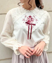 【SALE／20%OFF】axes femme リボン付薔薇刺繍プルオーバー アクシーズファム トップス カットソー・Tシャツ ピンク ブルー ネイビー【送料無料】