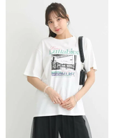 【SALE／20%OFF】earth music&ecology ツアープリントTシャツ アースミュージック&エコロジー トップス カットソー・Tシャツ ホワイト グレー