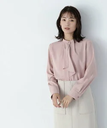 NATURAL BEAUTY BASIC ラッフルボウタイブラウス 24AW ナチュラルビューティベーシック トップス シャツ・ブラウス ピンク ホワイト【送料無料】