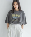 【SALE／35%OFF】LOWRYS FARM ビンテージバンTSS ローリーズファーム トップス カットソー・Tシャツ グレー ホワイト