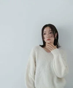 NATURAL BEAUTY BASIC ＜起毛ニットシリーズ＞Vネックプルオーバー 24AW ナチュラルビューティベーシック トップス ニット ホワイト グレー ピンク【送料無料】