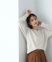 NATURAL BEAUTY BASIC ＜FOX混ジェントリーシリーズ＞Vネック 24AW ナチュラルビューティベーシック トップス ニット ホワイト ベージュ ブルー【送料無料】