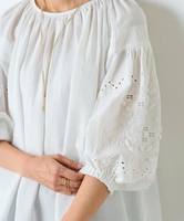 BEARDSLEY ラップ刺繍ブラウス ビアズリー トップス シャツ・ブラウス ブラック ホワイト【送料無料】