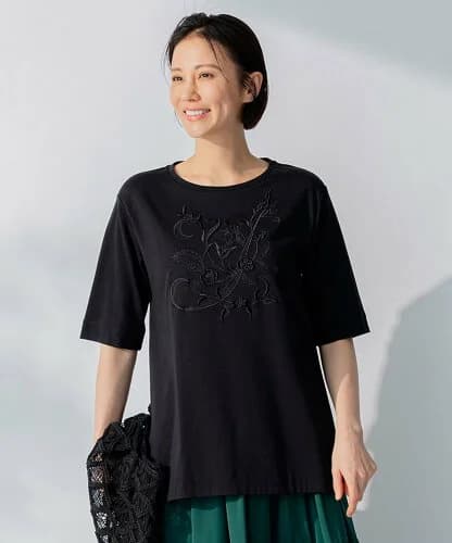 自由区 【洗える】エンブロイダリー フロントデザイン Tシャツ