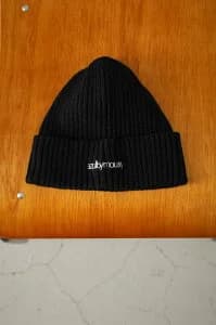 AZUL EMBROIDERY KNIT CAP