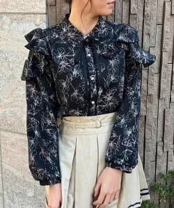 axes femme POETIQUE ラッフルフリルブラウス