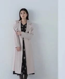 NATURAL BEAUTY BASIC ＜パウダリーツイルシリーズ＞ベルテッドコート 24SS