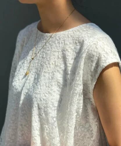 BEARDSLEY 小花刺繍バルーンブラウス