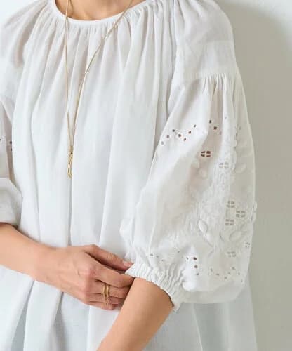 BEARDSLEY ラップ刺繍ブラウス