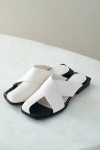 AZUL BY MOUSSY THUMB COVER SANDALS