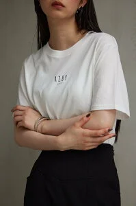 AZUL BY MOUSSY フロントロゴクルーネックプリントTEE