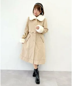 axes femme POETIQUE ファー襟スカラップコート