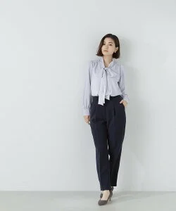 NATURAL BEAUTY BASIC PeサテンストレッチSETUPシリーズ テーパードパンツ 24SS