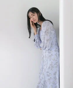 NATURAL BEAUTY BASIC シェリーフラワープリントワンピース