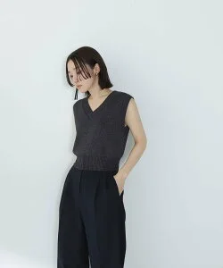 NATURAL BEAUTY BASIC Vネックラメニットベスト