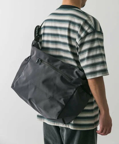 URBAN RESEARCH DOORS サイドポケットショルダーバッグ 18L