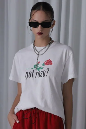 ROSE BUD GOT ROSE Tシャツ