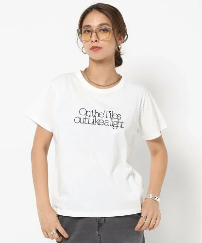 HEREIAM ONTHETILES TEE