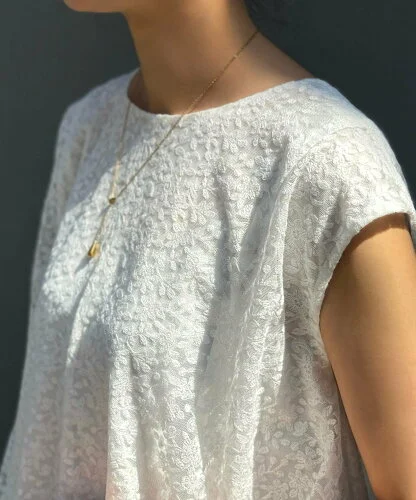 BEARDSLEY 小花刺繍バルーンブラウス
